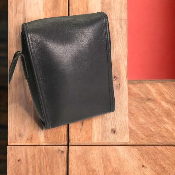 Vintage COACH Scooter Crossbody Bag in black - Picture 10 of 14